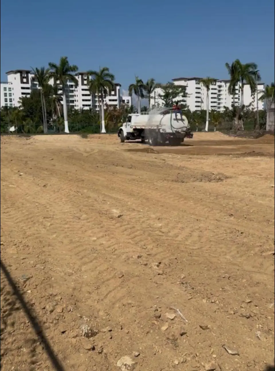 Foto 4 de 9: Terreno en renta – Ubicación privilegiada en Boulevard Barra Vieja
