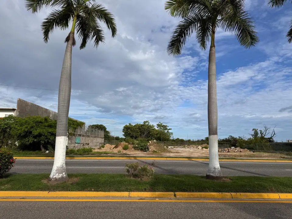 Foto 2 de 9: Terreno en renta – Ubicación privilegiada en Boulevard Barra Vieja