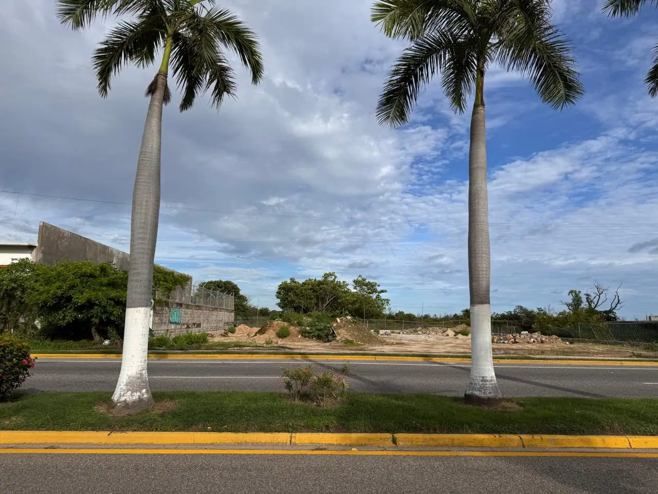 Foto 2 de 9: Terreno en renta – Ubicación privilegiada en Boulevard Barra Vieja